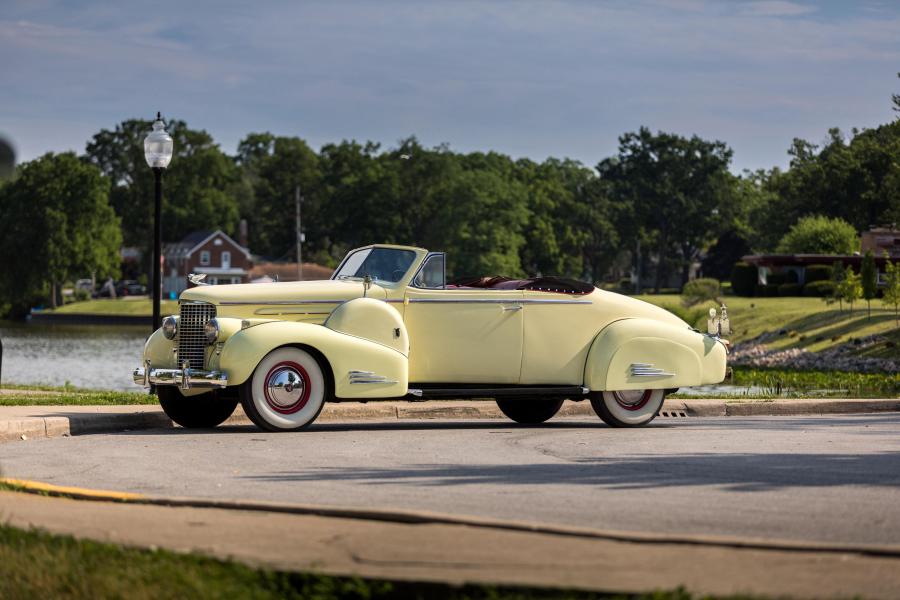  Cadillac V16 Convertible Coupe by Fleetwood 1938 года  (фото 25 из 42)